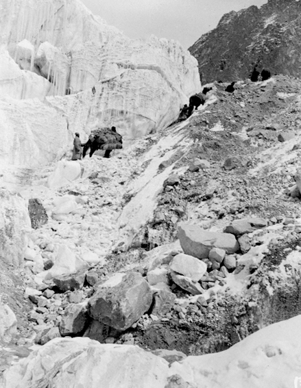 La caravane de Mannerheim au glacier de Musart, 2 avril 1907.